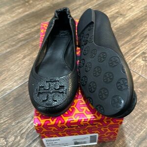 TORY BURCH size 9.5 COLOR BLACK.Description REVA-TUMBLED LEATHER (TONAL LOGO